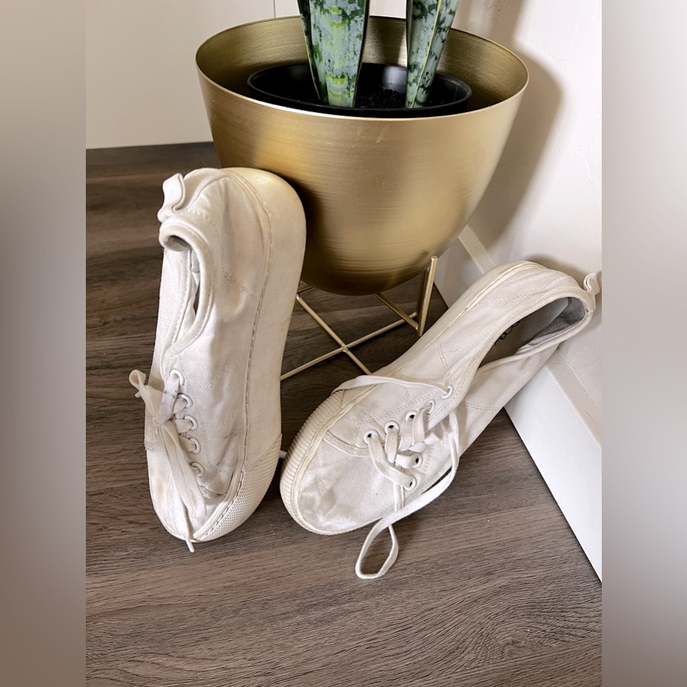 White platform sneakers walking lifestyle shoes